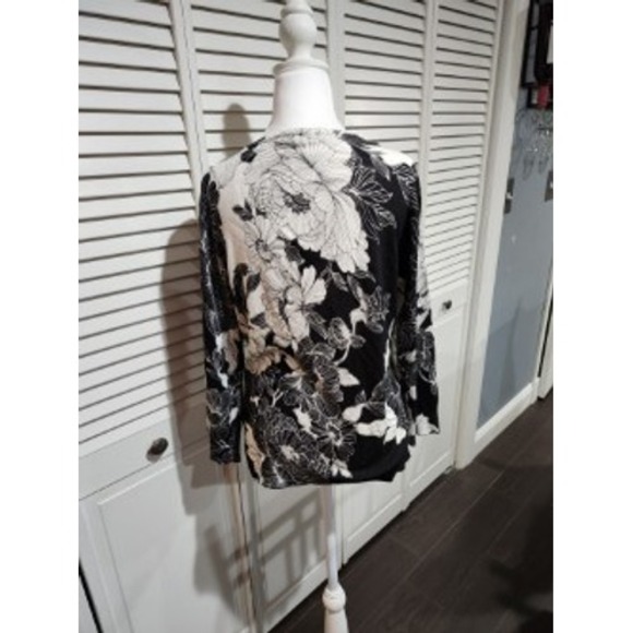 White House Black Market Women's Knit Floral Cardigan Button Front Black White L - Picture 2 of 7